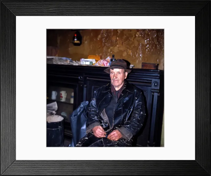 Framed Print : Best room, the O Hanlon Pub, Shannon Bridge, Ireland - 1970s Framed Print : Best room, the O Hanlon Pub, Shannon Bridge, Ireland - 1970s