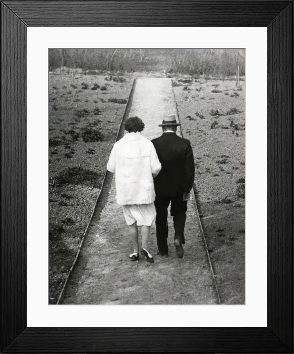 Framed Print : Winston and Clementine Churchill in garden at Chartwell Framed Print : Winston and Clementine Churchill in garden at Chartwell