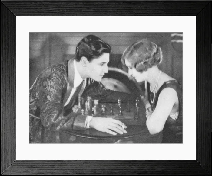Framed Print : Ivor Novello and June in The Lodger (1926) Framed Print : Ivor Novello and June in The Lodger (1926)
