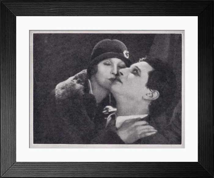 Framed Print : Ivor Novello and June in The Lodger (1926) Framed Print : Ivor Novello and June in The Lodger (1926)