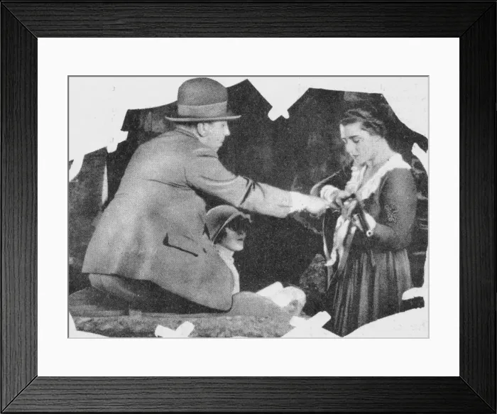 Framed Print : Alfred Hitchcock and Nita Naldi (1926) Framed Print : Alfred Hitchcock and Nita Naldi (1926)