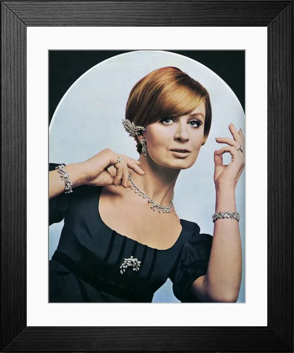 Framed Print : London Life jewels presentation Framed Print : London Life jewels presentation