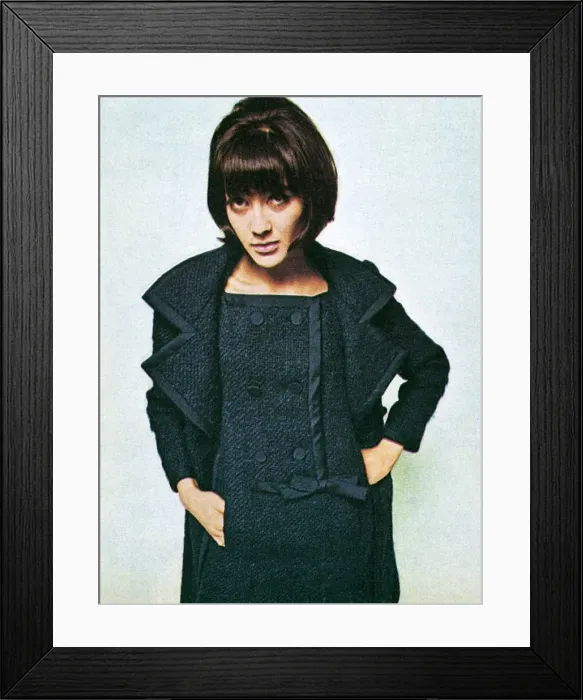 Framed Print : What People Are Wearing - H鬨ne Lang Framed Print : What People Are Wearing - H鬨ne Lang