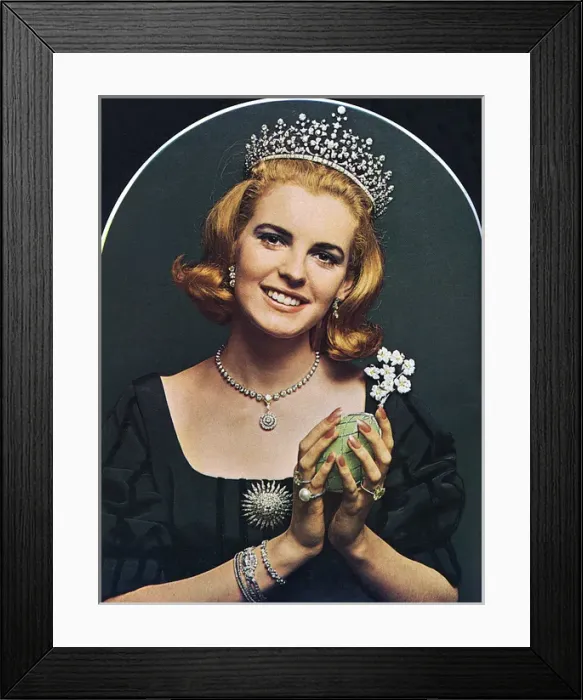 Framed Print : London Life jewels presentation Framed Print : London Life jewels presentation