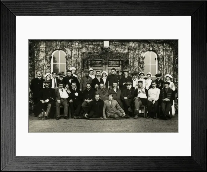 Framed Print : Belgian Patients & VAD Staff, Quex Park Framed Print : Belgian Patients & VAD Staff, Quex Park