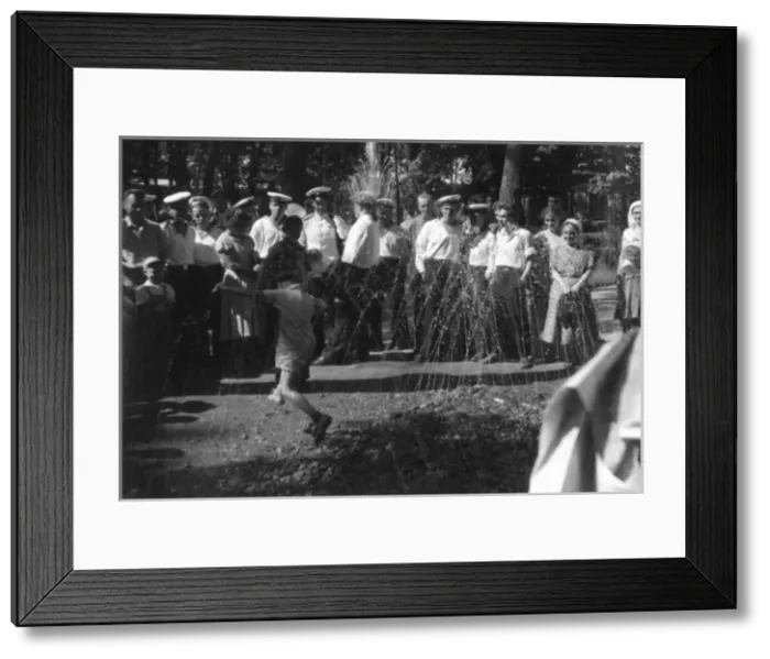 Framed Print : People in Peterhof Gardens, St Petersburg, Russia