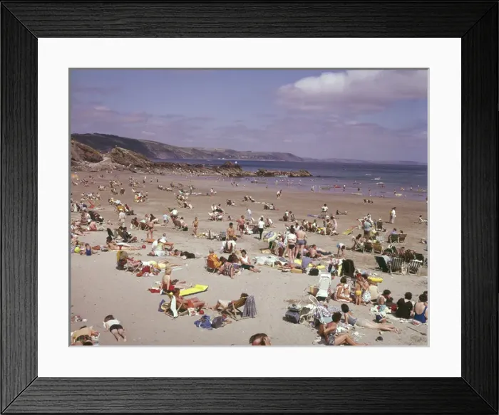 Framed Print : Holidaymakers on the beach at Looe, Cornwall Framed Print : Holidaymakers on the beach at Looe, Cornwall