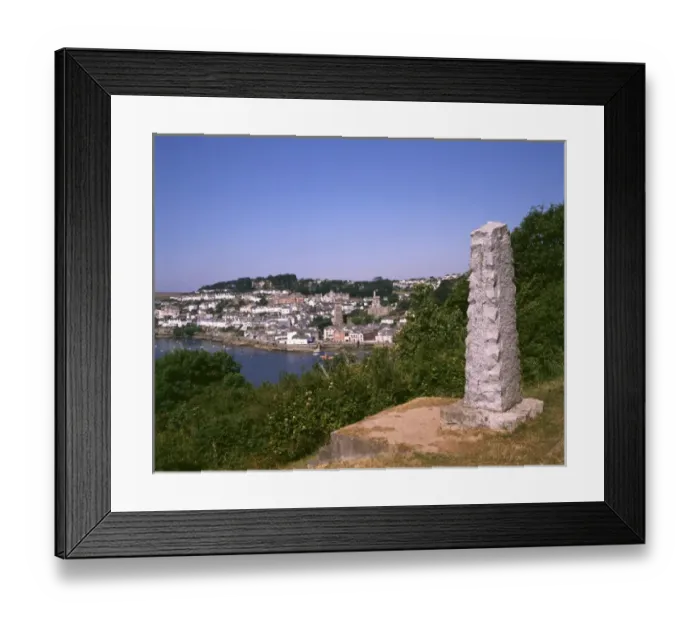 Framed Print : Quiller-Couch memorial pillar, Fowey, Cornwall Framed Print : Quiller-Couch memorial pillar, Fowey, Cornwall