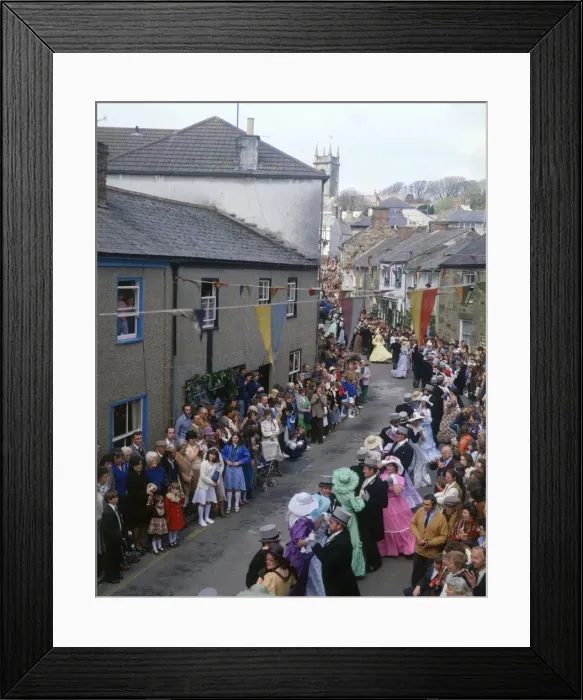 Framed Print : People taking part in Helston Floral Dance, Cornwall