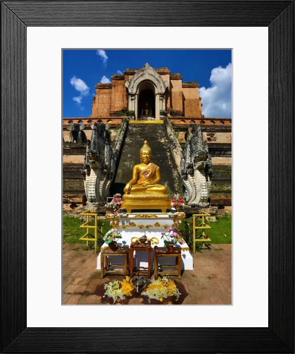 Framed Print : Wat Chedi Luang Temple in Chiang Mai, Thailand Framed Print : Wat Chedi Luang Temple in Chiang Mai, Thailand