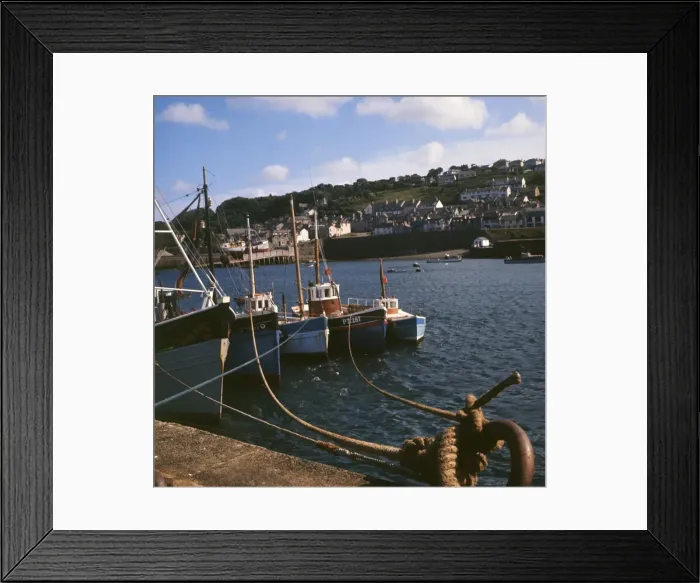 Framed Print : Fishing boats in Newlyn Harbour, Cornwall Framed Print : Fishing boats in Newlyn Harbour, Cornwall