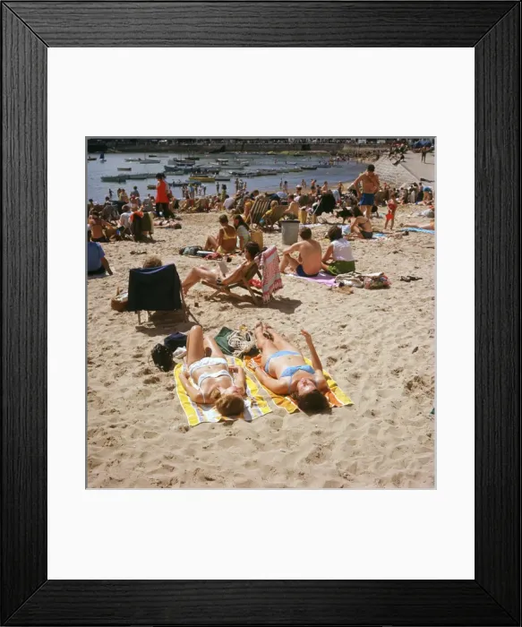 Framed Print : Holidaymakers on the harbour beach, St Ives, Cornwall Framed Print : Holidaymakers on the harbour beach, St Ives, Cornwall