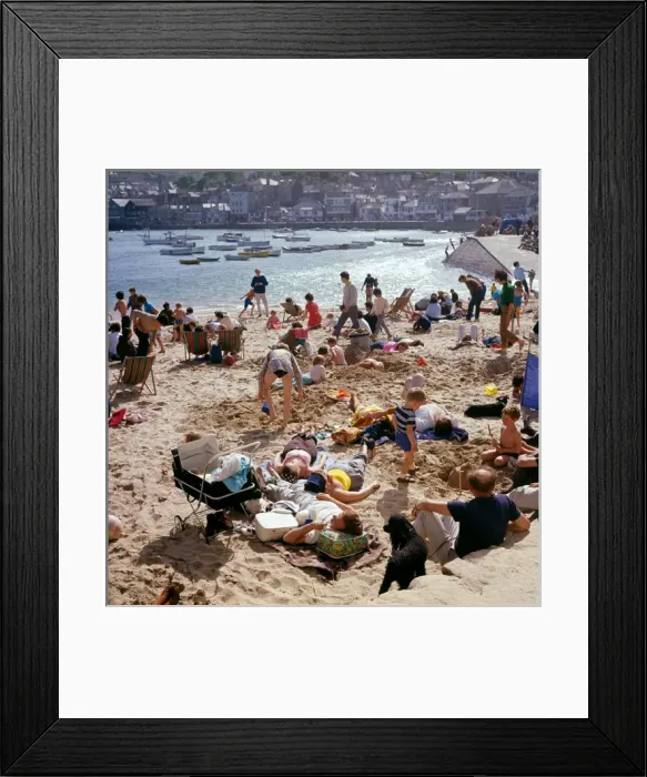 Framed Print : Holidaymakers on the harbour beach, St Ives, Cornwall