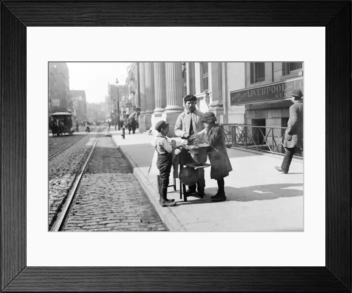 Framed Print : Peanut vendor selling nuts on 42nd Street in New York, USA Framed Print : Peanut vendor selling nuts on 42nd Street in New York, USA