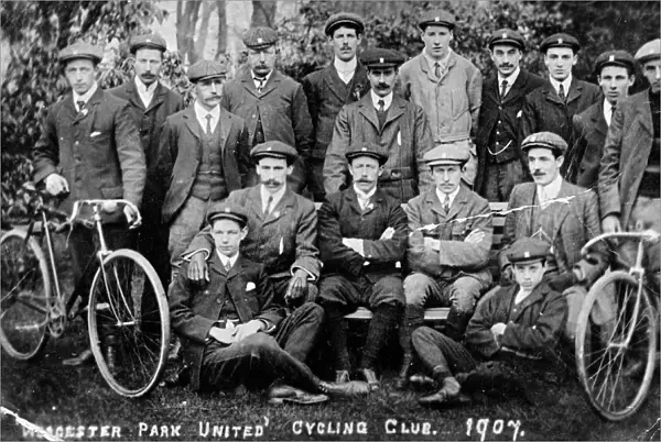 Group photo, Worcester Park United Cycling Club 1907