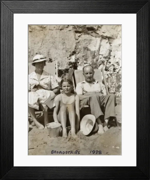 Framed Print : Classic Seaside Family snap - Broadstairs Framed Print : Classic Seaside Family snap - Broadstairs