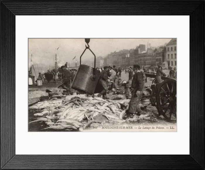 Framed Print : Boulogne-sur-Mer - The washing of the days catch of fish Framed Print : Boulogne-sur-Mer - The washing of the days catch of fish