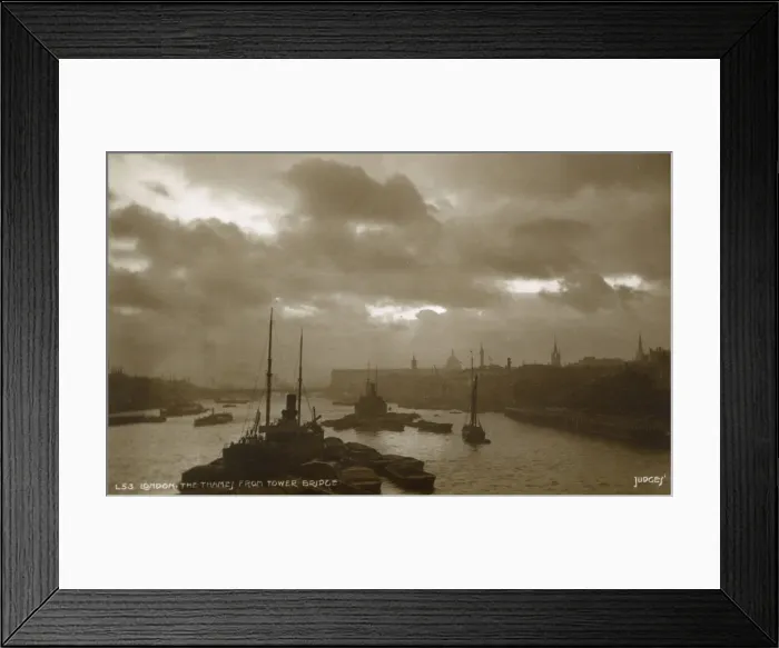 Framed Print : London - The River Thames from Tower Bridge looking west Framed Print : London - The River Thames from Tower Bridge looking west