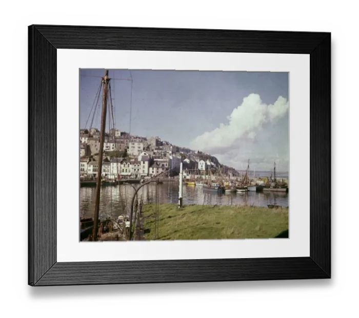 Framed Print : Vessels in Brixham Harbour, Devon Framed Print : Vessels in Brixham Harbour, Devon