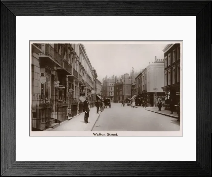 Framed Print : The east end of Walton Street, London Framed Print : The east end of Walton Street, London