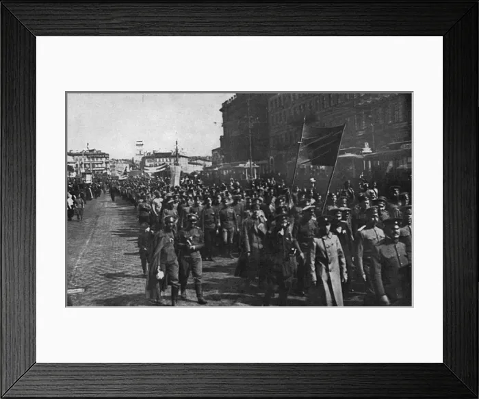 Framed Print : Russian soldiers departing for the front, Russia, WW1 Framed Print : Russian soldiers departing for the front, Russia, WW1