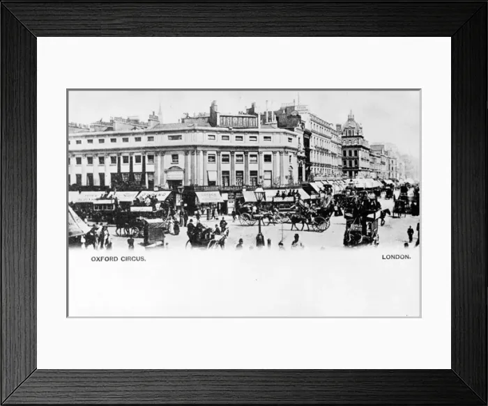 Framed Print : Busy scene at Oxford Circus, Central London Framed Print : Busy scene at Oxford Circus, Central London