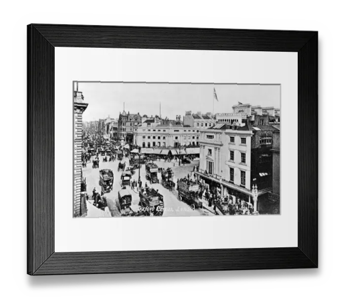 Framed Print : Busy scene at Oxford Circus, Central London Framed Print : Busy scene at Oxford Circus, Central London