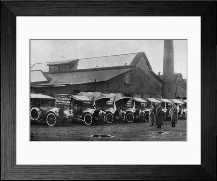 Framed Print : Motor ambulances on the eastern front, Russia, WW1 Framed Print : Motor ambulances on the eastern front, Russia, WW1