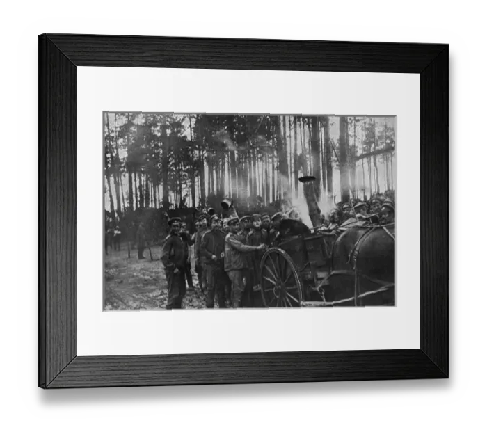 Framed Print : Russian soldiers at mess, Eastern Front, WW1 Framed Print : Russian soldiers at mess, Eastern Front, WW1