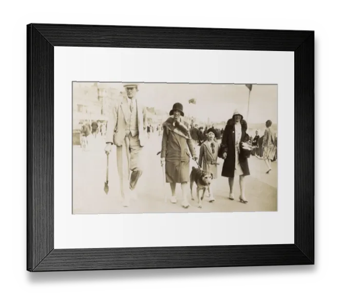 Framed Print : Family (and pet dog) on holiday in Weymouth, Dorset Framed Print : Family (and pet dog) on holiday in Weymouth, Dorset