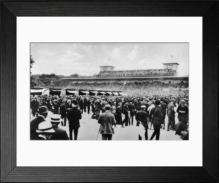 Framed Print : Chantilly racecourse, France, with large crowd Framed Print : Chantilly racecourse, France, with large crowd