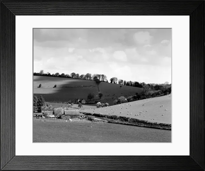 Framed Print : Chiltern Farming scene, Bix near Henley on Thames, Oxon Framed Print : Chiltern Farming scene, Bix near Henley on Thames, Oxon