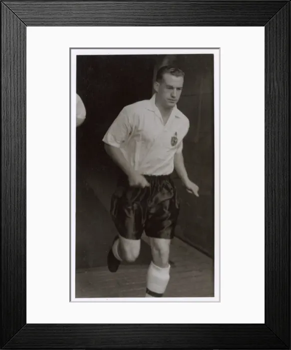 Framed Print : Nat Lofthouse, Bolton Wanderers football player Framed Print : Nat Lofthouse, Bolton Wanderers football player