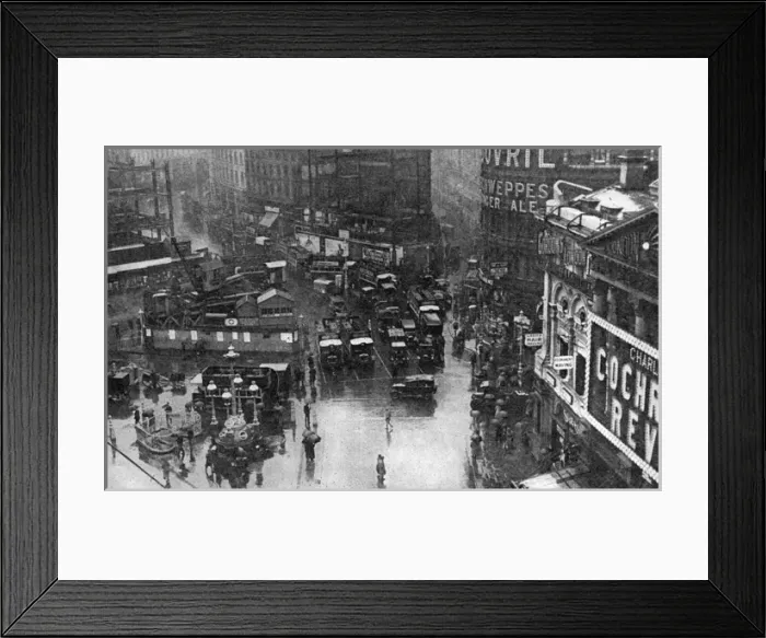 Framed Print : Piccadilly Circus / 1926 Framed Print : Piccadilly Circus / 1926