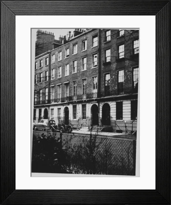 Framed Print : Typical Georgian terrace in Dorset Square, London Framed Print : Typical Georgian terrace in Dorset Square, London