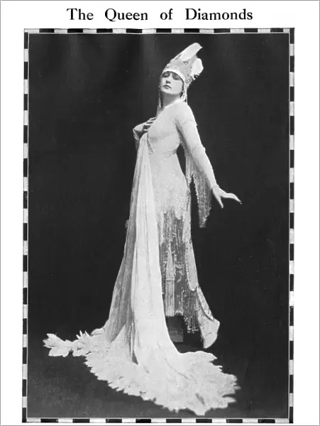 The Queen of Diamonds - Shirley Kellogg in Elspeth Phelps