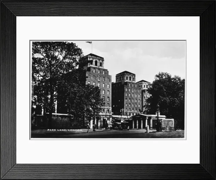 Framed Print : Buildings in Park Lane, Mayfair, London W1 Framed Print : Buildings in Park Lane, Mayfair, London W1