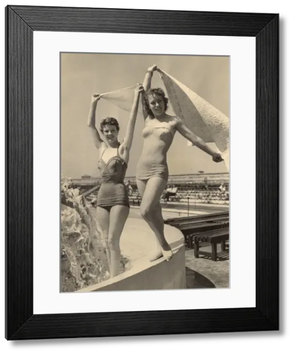 Framed Print : Aquashow - Sychronised Swimming Show Participants Framed Print : Aquashow - Sychronised Swimming Show Participants