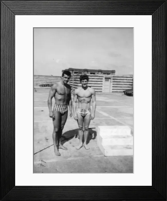 Framed Print : Aquashow - Sychronised Swimming Show Participants