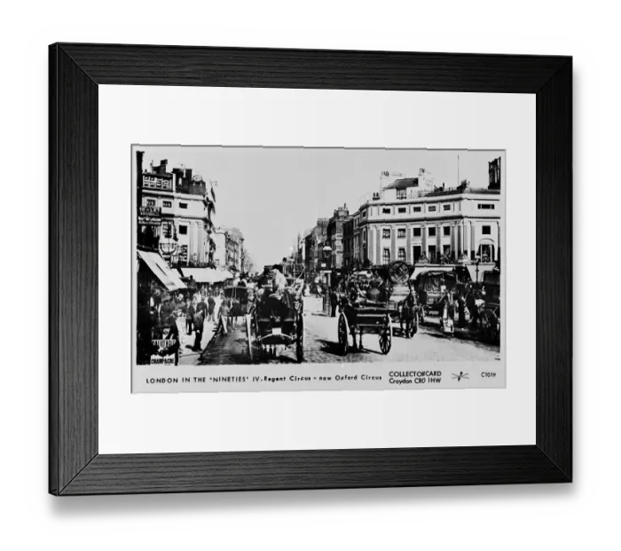 Framed Print : Busy scene at Oxford Circus, Central London Framed Print : Busy scene at Oxford Circus, Central London