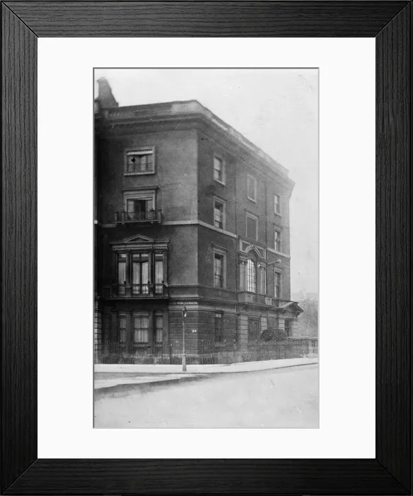 Framed Print : Hyde Park Gardens, south west London Framed Print : Hyde Park Gardens, south west London