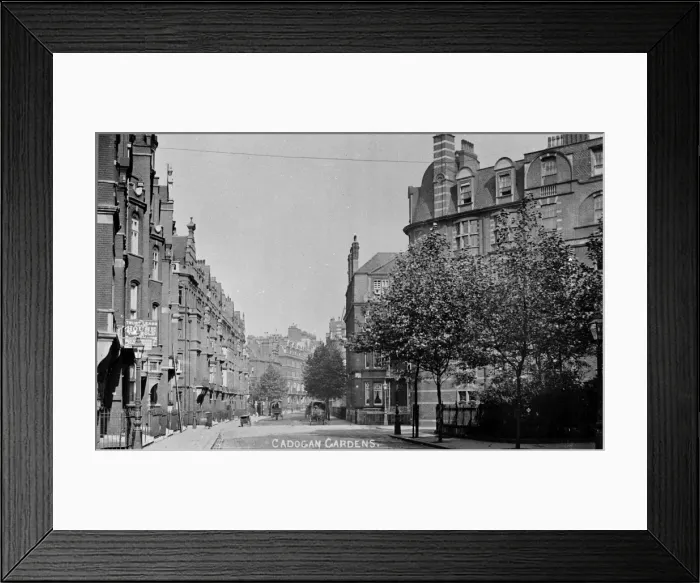 Framed Print : Cadogan Gardens, Chelsea, London Framed Print : Cadogan Gardens, Chelsea, London