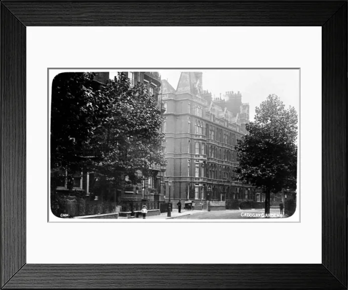 Framed Print : Cadogan Gardens, Chelsea, London Framed Print : Cadogan Gardens, Chelsea, London