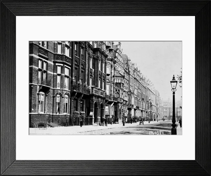 Framed Print : Cadogan Square, Knightsbridge, London Framed Print : Cadogan Square, Knightsbridge, London