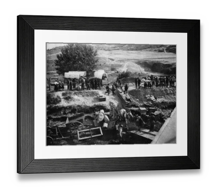 Framed Print : American settlers cross the Oregon region Framed Print : American settlers cross the Oregon region