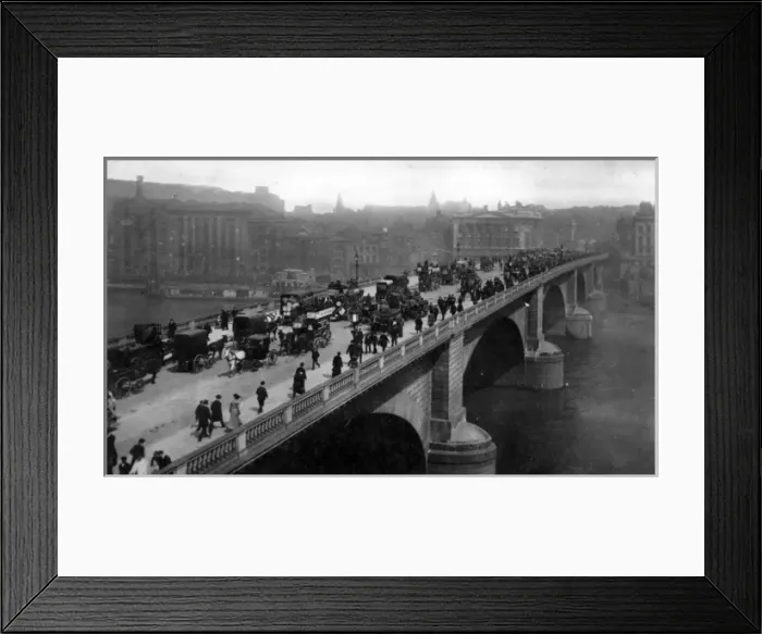 Framed Print : London Bridge / Look North Framed Print : London Bridge / Look North