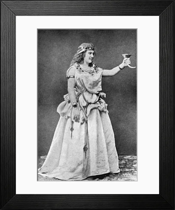 Framed Print : Isolde - Malvina Schnorr Framed Print : Isolde - Malvina Schnorr