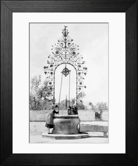 Framed Print : Lovers Well, Italy Framed Print : Lovers Well, Italy