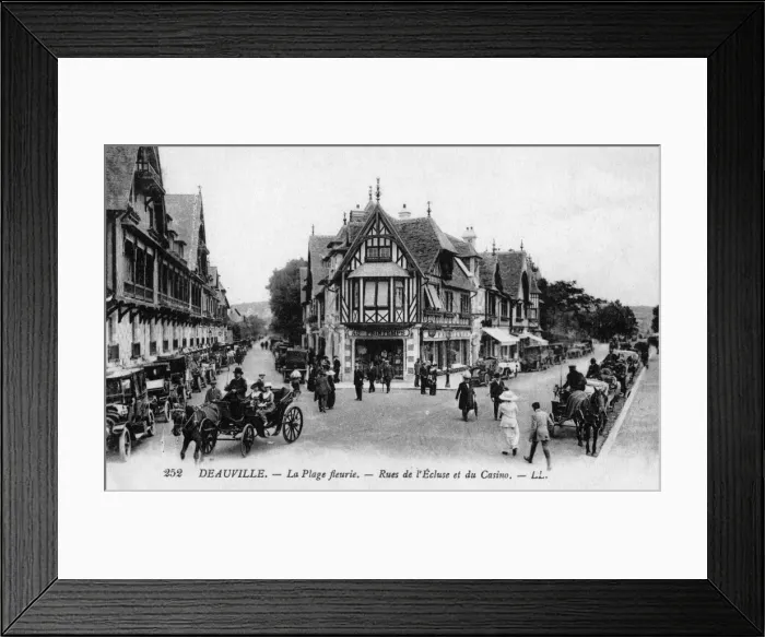 Framed Print : Deauville / Street Scene Framed Print : Deauville / Street Scene