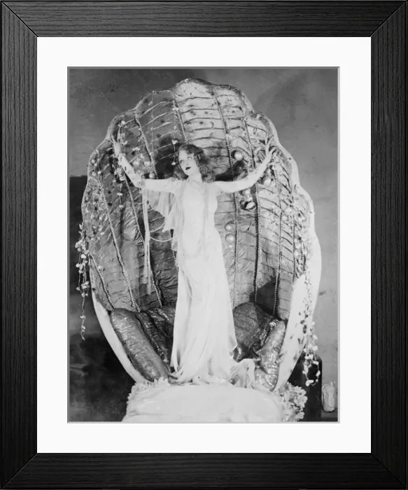 Framed Print : DRAPED VENUS Framed Print : DRAPED VENUS